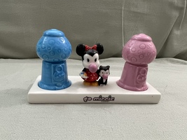 Disney Parks Minnie Mouse Figaro Bubble Gum Salt and Pepper Shaker Set NEW - £59.87 GBP