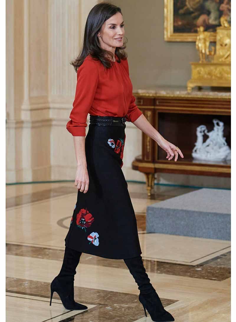 Women's Queen Letizia Style Pintuck Silk Blouse & Black Poppy-print Skirt Co-ord Item image 3
