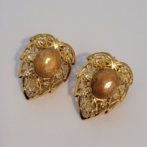 Vintage Gold Tone Leaf Clip On Earrings - $164.19 MXN