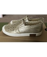 UGG Karsyn Slip-on Gold Sneakers Girls Size 4 - $55.49 CAD
