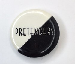 Vintage PRETENDERS 1980s Black &amp; White Button Pin 1&quot; New Wave Music Group - £7.83 GBP