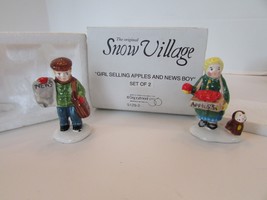Dept 56 51292 Girl Selling Apples  &amp; News Boy   Accessary Snow Village D1 - $141.62 MXN