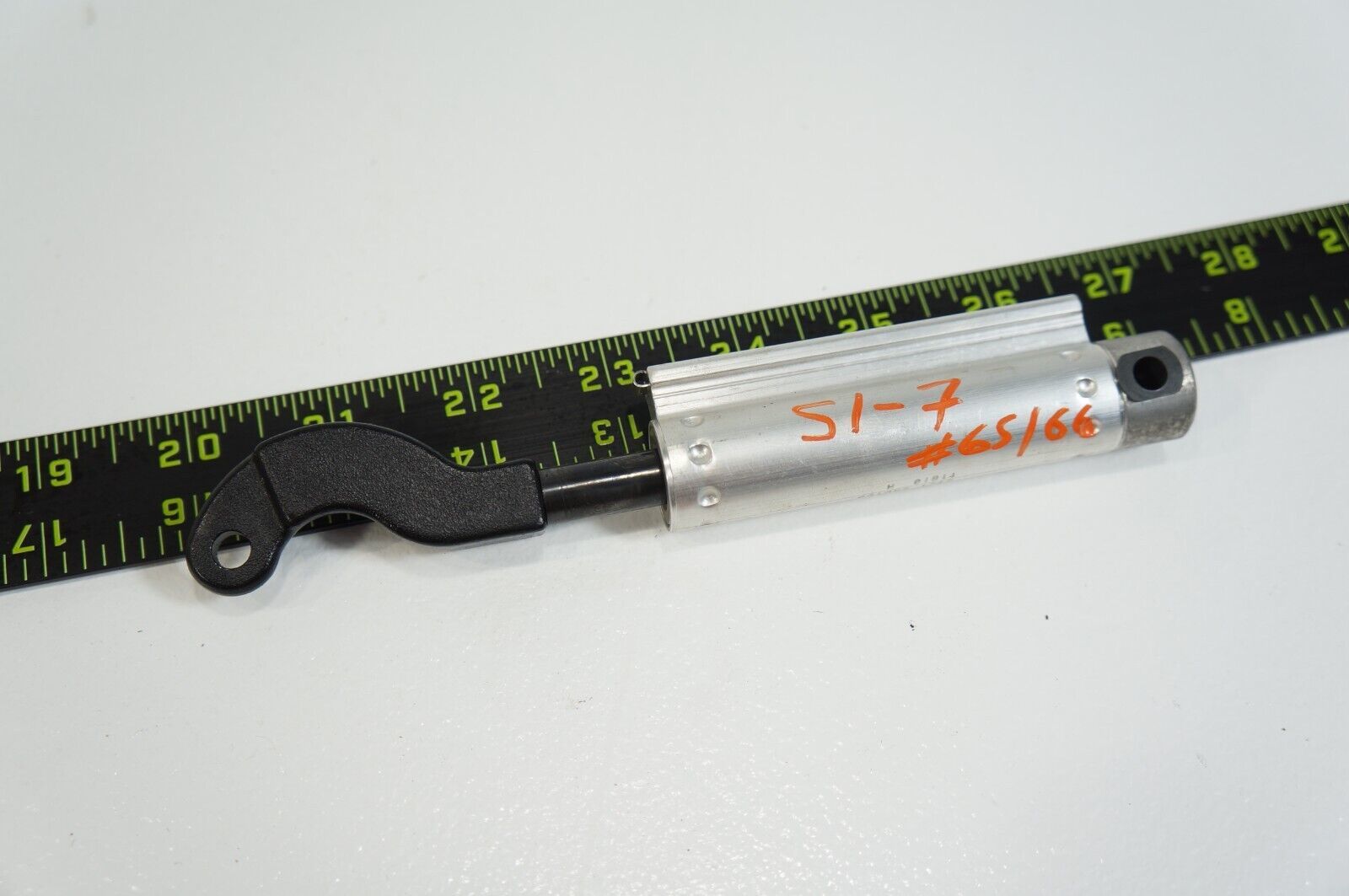 10-2016 mercedes w207 e350 e550 Convertible soft top hydraulic cylinder 65 66 Item image 9