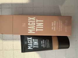 Avon Magix Tint Moisturizer Oil -Free - SOFT MEDIUM - $11.00