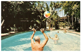 Playing w Plastic Ball in Pool Breakers Hotel 250 Beach Walk Waikiki Postcard - £7.90 GBP