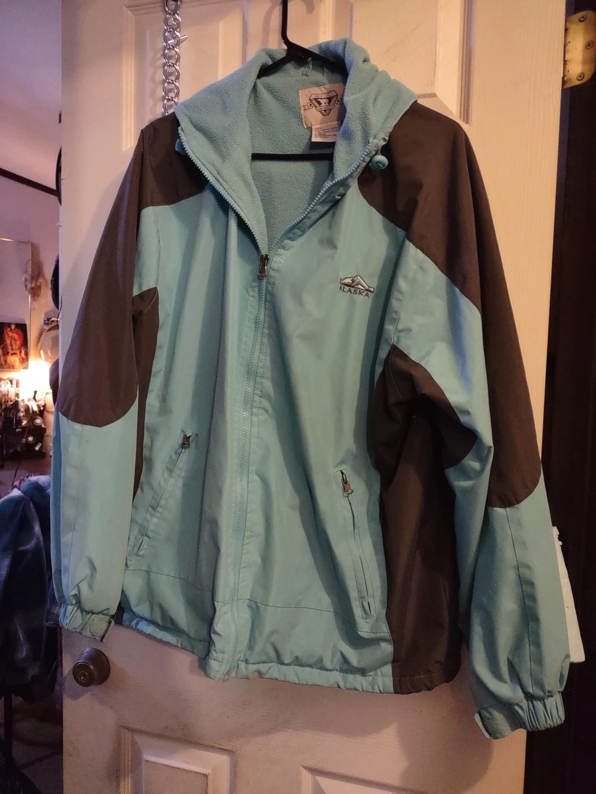 Women&#39;s Barely Worn Arctic Image Jacket L - $549.87 MXN