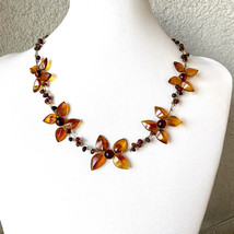 Amber Floral Necklace - Lot 2076 - £63.94 GBP
