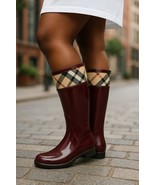 Burberry Woman’s Burgundy Crosshill House Check Rain Boots - Size 36 - $1,853.91 MXN