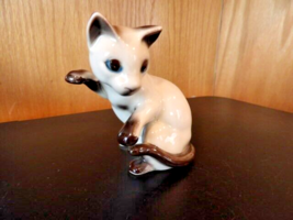 Vintage Brad Keeler? Porcelain Siamese Cat Figurine - £11.35 GBP