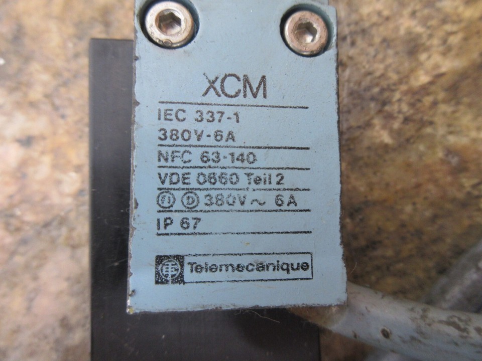HAAS VF2 CNC MILL SWITCH TELEMECANIQUE XCM IEC 337-1 NFC 63-140 VDE 0660 IP67 Item image 5