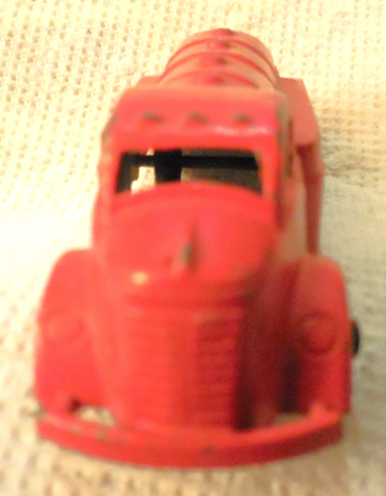 Tootsietoy Made In U.S.A Oil/Gas Tanker Truck Red Nice Old Truck 1940's - $7.00