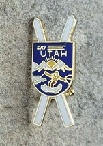 SKI UTAH Crossed Skiis Shield Mountain Slopes Resorts Ski Skiing Lapel H... - $8.99