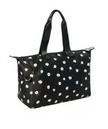 Alice + Olivia Daisy Print Duffle Bag Travel Gym Black FABFITFUN Spring ... - $1,208.96 MXN Alice + Olivia Daisy Print Duffle Bag Travel Gym Black FABFITFUN Spring ... - $1,208.96 MXN