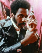 Shaft 1971 Richard Roundtree in leather jacket takes aim 16x20 poster - $24.99