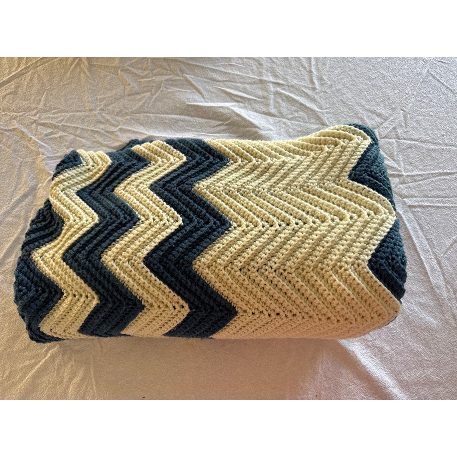 Handmade Crochet Chevron Blanket Blue Cream 81x42 Item image 6