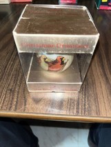 Hallmark Tree Trimmers 1976 Cardinal Birds Of Winter Ball Ornament Usa - £7.82 GBP