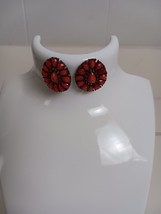 Coral Rhinestone Pierced Floral Design Earrings Unmarked - $166.54 MXN