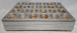 Chicago Metallic Cupcake Pan #652D -24 cupcake Lot of 9 pans - €212,14 EUR