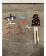 Barbie Clothes/Hangers and Other Doll Hanger Lot - Dolly&#39;s Pride - $187.45 MXN