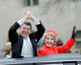 President Ronald Reagan and Nancy wave during Inaugural Parade 1981 8x10... - £7.02 GBP