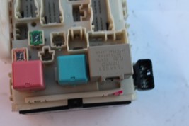2006-2009 TOYOTA PRIUS INTERIOR UNDER DASH FUSE RELAY BOX M1045 image 5