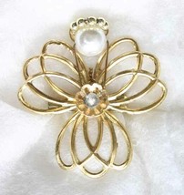 Elegant Mid Century Modern Faux Pearl Gold-tone Angel Brooch 1960s vint. 1 1/2&quot; - £9.67 GBP