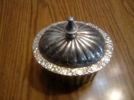 VINTAGE Silver Fluted Jewelry Box - £28.34 GBP