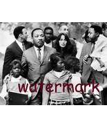 Martin Luther King Jr &amp; Joan Baez escort children to new Integrated Scho... - $159.72 MXN