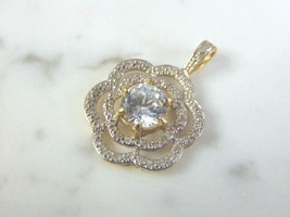 Womens Vintage Estate 10K Gold Diamond Flower Pendant 2.5g E3200 - £234.67 GBP