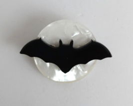New Flying Black Bat On Full Moon Enamel Lapel Hat Pin - £5.41 GBP