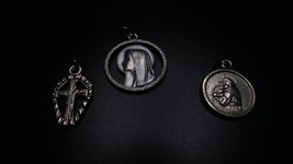 Vintage Lot Of Religious Medals Charms - £9.51 GBP