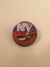 New York Islanders NHL National Hockey League vintage metal &amp; enamel lapel pin - £11.36 GBP