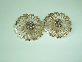 SARAH COV Vintage Earrings Gold tone Flower Clip Retro Chunky statement floral - £9.46 GBP