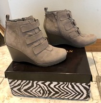 Dana Buchman Wedge Bootie Ankle Womens Size 8M New NIB Taupe Zipper 3&quot; wedge - £31.97 GBP