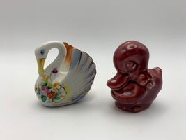 Pair vintage mismatched salt and pepper shakers Duck and Swan - $6.20