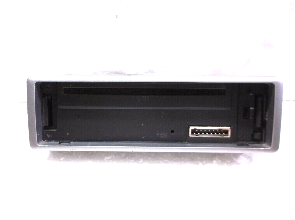 JVC RADIO/CD/RECEIVER/PLAYER/ WMA/MP3/ SATELLITE READY W/O FACE PLATE - $3.36