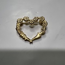 Floral Open Heart Gold Tone Lapel Pin In Vintage Box - $23.52 CAD