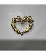 Floral Open Heart Gold Tone Lapel Pin In Vintage Box - €14,50 EUR