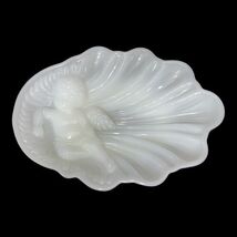 VINTAGE AVON HEAVENLY MILK GLASS CHERUB ANGEL SOAP DISH Ruffled Seashell - $7.00
