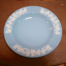 Vintage Wedgwood Etruria Barlaston Embossed Queens Ware Grape Vine Ashtray 5.5” - £11.78 GBP