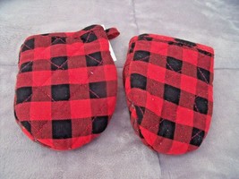 NEW Set 2 Red &amp; Black BUFFALO OVEN MITT GRIPS W/  Non Slip SILICONE Coun... - $19.75