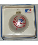 MIB NY Yankees Red White Blue MLB Glass Christmas Ornament Topperscot USA - $163.20 MXN