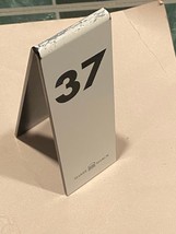Shake Shack #37 Plastic White Table Tent *Pre Owned/w/Wear* rrr1 - €11,11 EUR