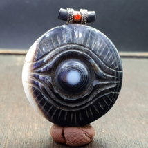 Ancien pendentif perles d&#39;agate sculptées tibétaines de l&#39;Himalaya avec ... - $3,854.03 MXN