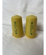 Vintage Yellow And Green Plastic Salt And Pepper Shakers  - £3.14 GBP