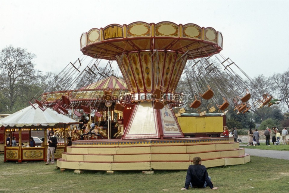 JC0114 - Paramount High Flying Chair-o-Plane at a Fairground - photograp... - $2.95