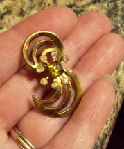 Rhinestone Pin Gold Tone Swirl Florette Brooch no makers mark Mid Centur... - £11.79 GBP