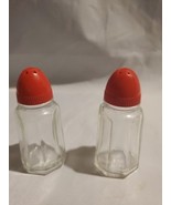VINTAGE HAZEL ATLAS GLASS SALT AND PEPPER SHAKERS, RED PLASTIC TOPS - $297.98 MXN