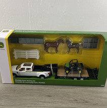 John Deere RSX860i Gator Hauling Set - Includes Hay, Horses & Fence 1:32 **NEW** - $38.69