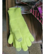Women&#39;s Essential Gloves - A New Day Neon Yellow One Size - $185.39 MXN